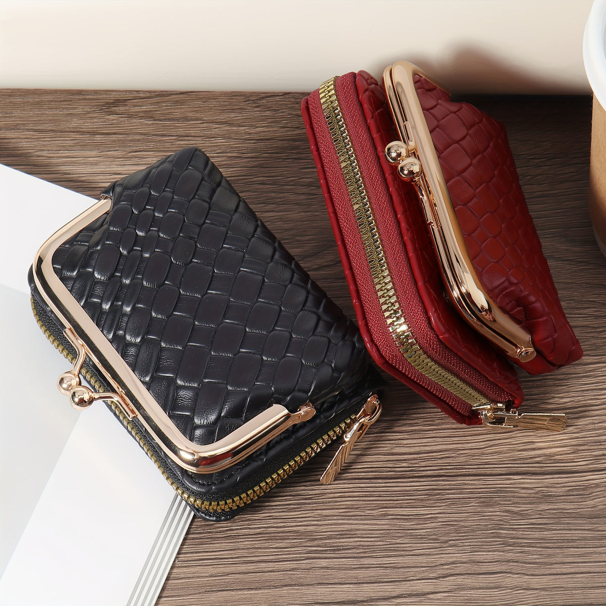 محفظة نسائية قصيرة أنيقة وخفيفة مع حامل بطاقات قابل للفصل، حقيبة بسحاب بلون سادة بسيط للسفر والاستخدام اليومي - أسود، محفظة سفر | تفاصيل سحاب ذهبي | تصميم مدمج، محفظة صغيرة