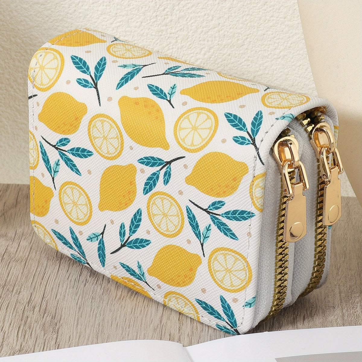 حافظة بطاقات ائتمانية وملصقات نقود بتصميم عصري - طبقة مزدوجة بسحاب، خفيفة الوزن ومصنوعة من البوليستر المتين، تخزين آمن للبطاقات متعددة للسفر والمدرسة والتنقل اليومي والأنشطة الخارجية، إكسسوار حديث مع سحاب قوي، مثالي للمسافرين بشكل متكرر