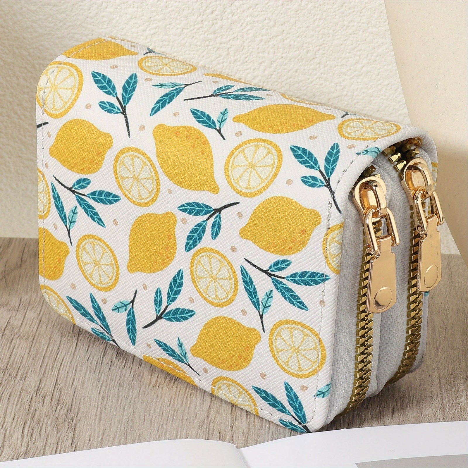 حافظة بطاقات ائتمانية وملصقات نقود بتصميم عصري - طبقة مزدوجة بسحاب، خفيفة الوزن ومصنوعة من البوليستر المتين، تخزين آمن للبطاقات متعددة للسفر والمدرسة والتنقل اليومي والأنشطة الخارجية، إكسسوار حديث مع سحاب قوي، مثالي للمسافرين بشكل متكرر