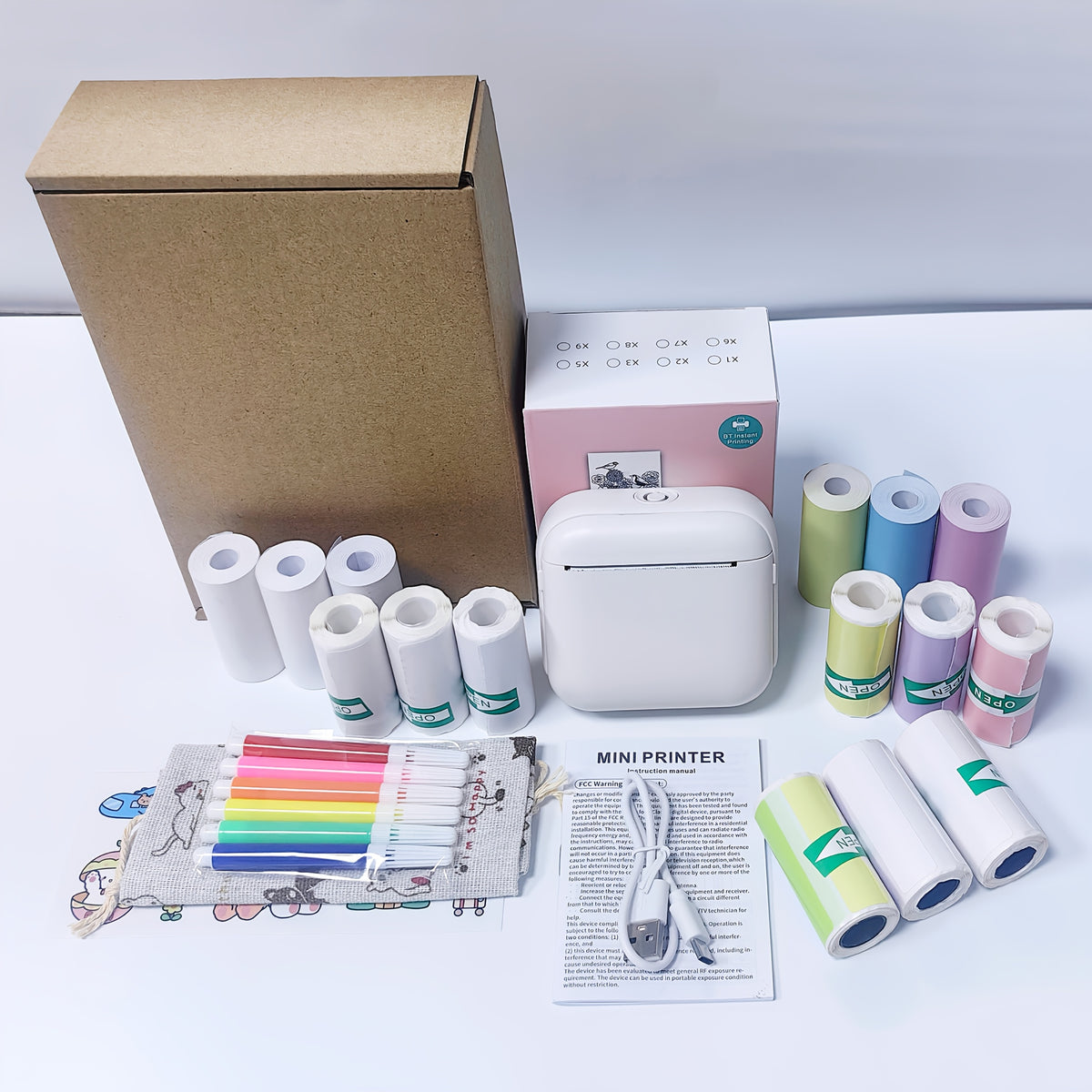 طابعة جيب حرارية لاسلكية محمولة متعددة الوظائف جديدة مع 3 لفات من الورق الحراري، 3 لفات من الورق اللاصق، 3 لفات من الورق الملون، 3 لفات من الورق الملون اللاصق، 3 لفات من ورق الملصقات، يمكنها طباعة الصور، والملصقات، والنصوص، وقوائم المهام، وغيرها.