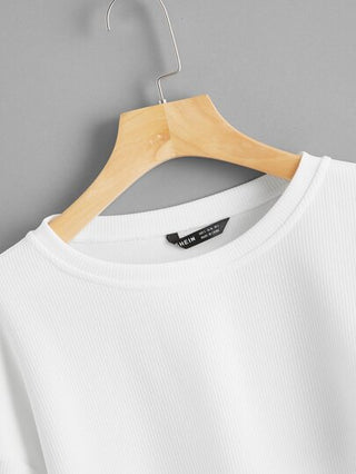 EZwear تي شيرت قصير محبوك مضلع ومنخفض الاكتاف