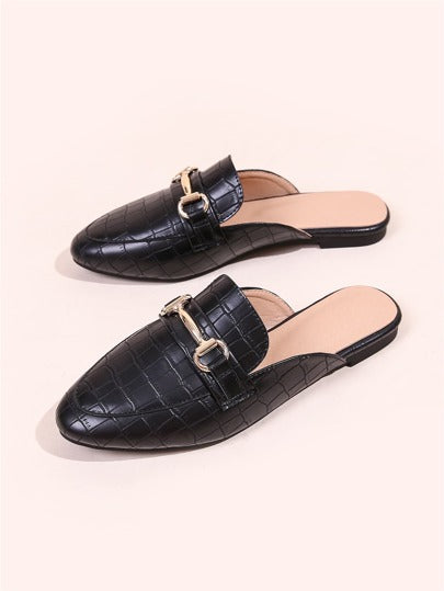 حذاء نسائي أنيق أسود مسطح مزين بحبل الحصان ومطبع عليه نمط تمساح فضي نقي