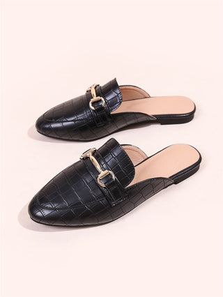 حذاء نسائي أنيق أسود مسطح مزين بحبل الحصان ومطبع عليه نمط تمساح فضي نقي