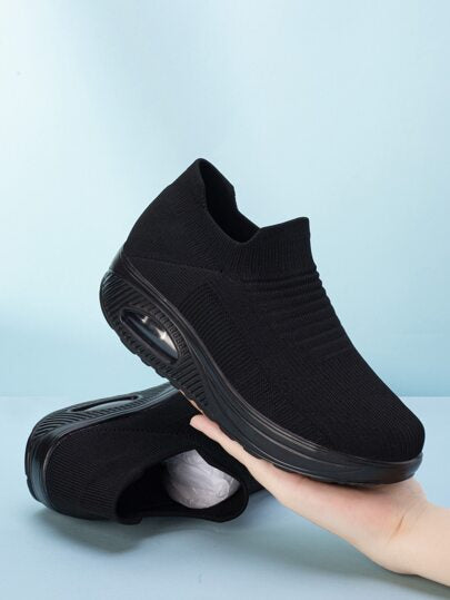 كاجوال سنيكرز سميكة الأسفل قابلة للتنفس ومبطنة للنساء