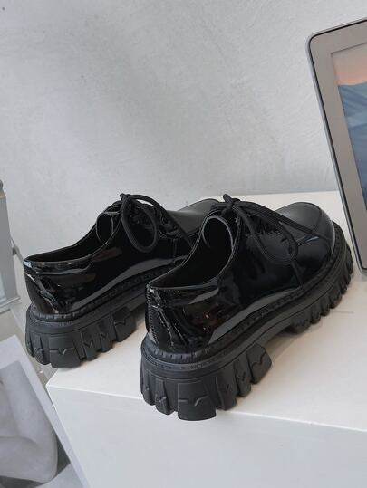 أحذية أوكسفورد حريمي أكسفورد ذو نسيج مطبوع ومنصة سوداء للنساء، طراز إنجليزي وصول جديد ربيع 2024