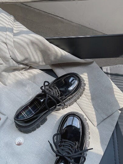 أحذية أوكسفورد حريمي أكسفورد ذو نسيج مطبوع ومنصة سوداء للنساء، طراز إنجليزي وصول جديد ربيع 2024