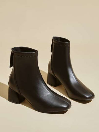 بوت جلدية اصطناعية موضة خريف/شتاء 2025 للنساء ذات كعب سميك مربع الأصبع مع سحاب خلفي، مثالية مع البنطلونات وتتناسب مع السراويل الضيقة