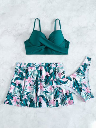 SHEIN Swim بيكيني مطبوع بألوان استوائية مع تنورة شاطئ، مجموعة 3 قطع لمظهر مثير على الشاطئ
