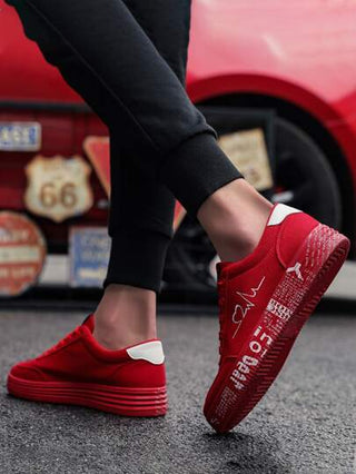 حذاء سكيت برباط امامي بجرافيك عبارة