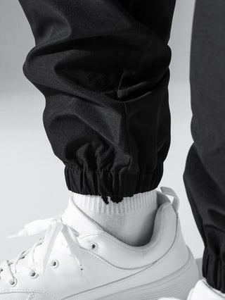 Manfinity Hypemode سروال رجالي واسع مريح بجيوب بطية ، خصر برباط جانبي، في اللون الأسود السادة الطويل الذهاب للخارجة