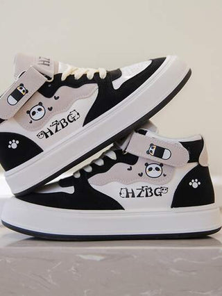 أحذية سكيت أسود و أبيض بطباعة أحرف ألوان متباينة امرأة