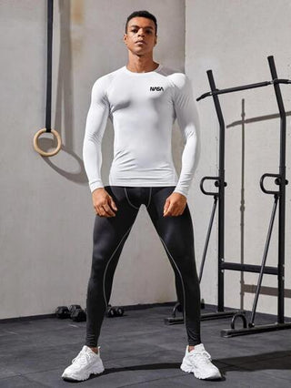 Manfinity Sport Corelite تيشيرت رياضي بنمط صديق مطبوع عليه حرف للرجال، أكمام طويلة، قمصان لركوب