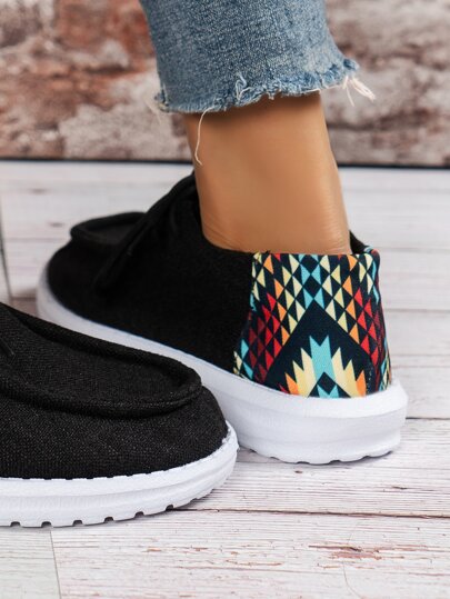 حذاء نمط هندسي رباط امامي كاجوال