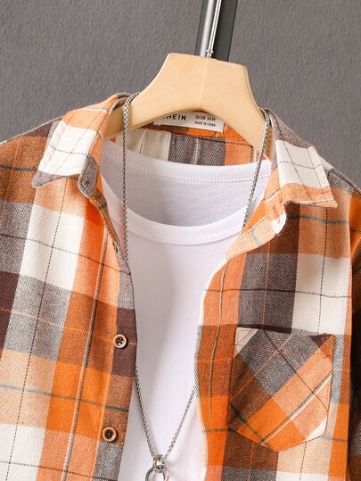 SHEIN قميص صبي في سن المراهقة مربع مخطط بجيب مرقع. لا يتضمن تي شيرت