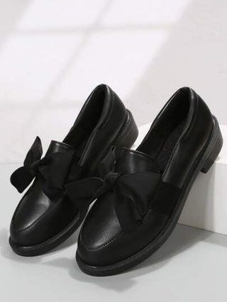 حذاء سهل الانزلاق بدون كعب وزخرفة القوس ،حذاء جلدي أسود مطفأ مع زهرة لطيفة للنساء في الربيع والخريف المناسب للعمل والتسوق والطالبات