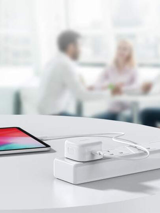 UGREEN شاحن سريع من UGREEN بقوة 20 واط متوافق مع محول آبل USB-C 20 واط، متوافق مع محول آيفون، ومع آيباد وآيباد برو 2022، ومع سلسلة آيفون 15 و14 و13 برو ماكس، مناسب للسفر والمكتب والسكن والمنزل