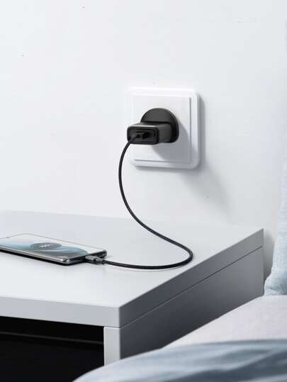 UGREEN شاحن حائط يو جرين سريع 18 واط بتقنية 3.0 متوافق مع هواتف أيفون وسامسونج والاندرويد، مناسب للسفر والمكتب والكلية والمنزل