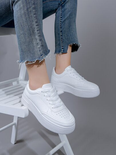 حذاء رياضي كاجوال للنساء برباط مسطح وسُمك في الأساس بطبعة ألوان متضادة بتصميم أصابع قدم مستديرة، أزياء موسم الربيع/الخريف، أحذية متعددة الاستخدامات للنساء