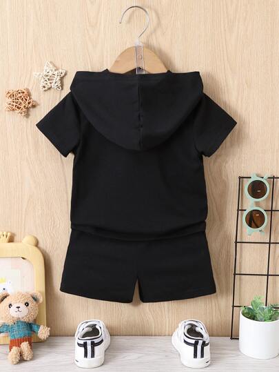 SHEIN تي شيرت وشورت تفاصيل مرقع بعبارة قبعة للاولاد الاطفال