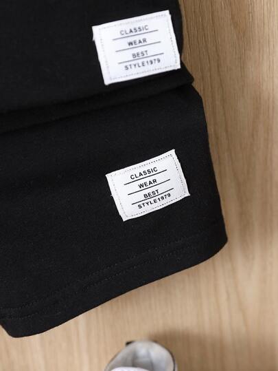 SHEIN تي شيرت وشورت تفاصيل مرقع بعبارة قبعة للاولاد الاطفال