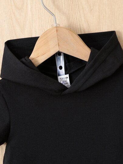 SHEIN تي شيرت وشورت تفاصيل مرقع بعبارة قبعة للاولاد الاطفال