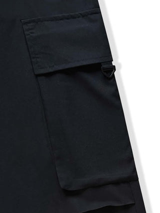 Manfinity EMRG بنطال كارجو أسود بقياس كبير للرجال، ذو أرجل مستقيمة، وخصر مطاطي برباط، بجيوب، وتفصيل مزين برسمة حرف واضحة، مناسب للخروج