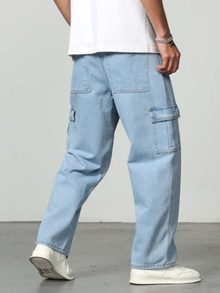 Manfinity EMRG بنطلون جينز قماشي فضفاض للرجال ذو جيوب كبيرة على الجانبين باللون الأزرق الفاتح المغسول، مناسب كهدية لزوجك أو صديقك