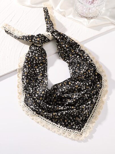 منديل مطبوع بنقشة الأزهار الصغيرة مع تريم من الكرات، مناسب للعطلات والمناسبات اليومية والبوهيمي، باندانا للشعر