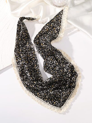 منديل مطبوع بنقشة الأزهار الصغيرة مع تريم من الكرات، مناسب للعطلات والمناسبات اليومية والبوهيمي، باندانا للشعر