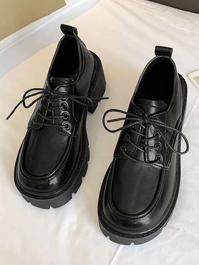 حذاء أكسفورد بمنصة ربط أمامي للنساء، حذاء مريح بإبزيم عريض ونعل سميك يوفر راحة عالية ويتميز ببساطته العصرية