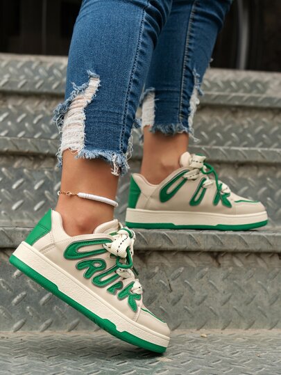 حذاء رياضي ألوان متجانسة رباط امامي امرأة