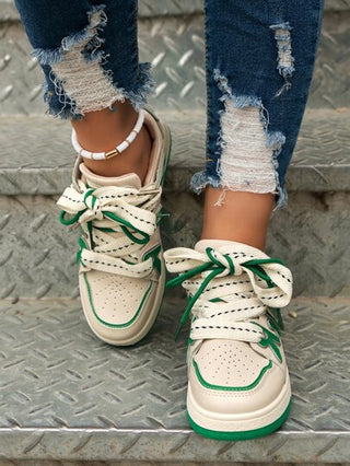 حذاء رياضي ألوان متجانسة رباط امامي امرأة