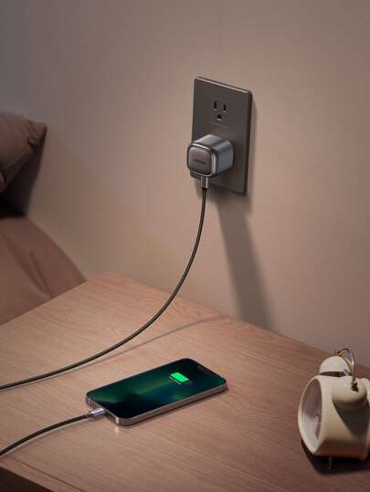 UGREEN شاحن UGREEN PD 30 واط من جاليوم نترايد للشحن السريع من USB-C ، متوافق مع هواتف آيفون 16 و 15 و 14 و 13 برو ماكس ، بيكسل ، جالاكسي إس 23/إس 22/نوت 10 ، آيباد ميني/برو ، مناسب للسفر والمكتب والسكن المنزلي