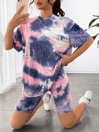 طقم حريمي قطعتين EZwear صبغ متعادل تي شيرت منخفض الاكتاف و شورت ركوب الدراجات النارية