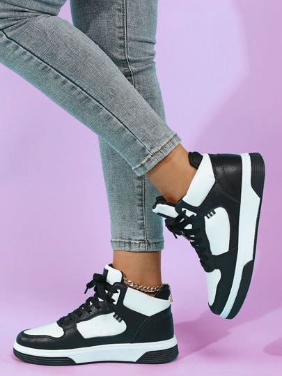 أحذية رياضية بيضاء نقية للنساء، أحذية سكيت بألوان أحادية، أحذية رياضية كاجوال، أحذية جلدية شاملة وحصرية