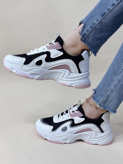 أحذية رياضية منصة للنساء ذات لمسات عصرية ومريحة، بأصابع مستديرة، وربطة، وكتل لون، وشبكة تنفس