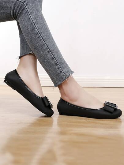 أحذية شرائط جديدة عصرية، يوصى بشراء مقاس أصغر بمقدار مقاس واحد