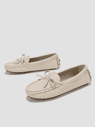 صندل قيادة منبسط أسود بطرف مستدير عصري للنساء، مناسب لجميع الفصول