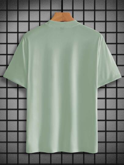 Manfinity Homme تي شيرت بطباعة أحرف وقوف الياقة للرجال