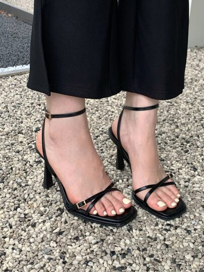 الصنادل حزام الكاحل بديكور مشبك كعب عالي هرم أنيق أسود نساء