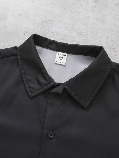 SHEIN قميص قصير الأكمام نسيج مزخرف بطباعة مائلة باللونين مفتوح الياقة وأزرار للفتى المراهق خلال العطلة