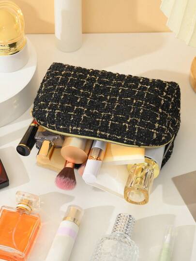 قطعة واحدة حقيبة مستحضرات تجميل بوليسترية بسيطة وأنيقة ، سعة كبيرة مع سحاب مزخرف بخطوط ذهبية، لأدوات المكياج اليومية ، ومنتجات العناية بالبشرة، ومستلزمات السفر والأدوات الصحية، هدايا تخزين إكسسوارات وأظافر