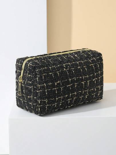 قطعة واحدة حقيبة مستحضرات تجميل بوليسترية بسيطة وأنيقة ، سعة كبيرة مع سحاب مزخرف بخطوط ذهبية، لأدوات المكياج اليومية ، ومنتجات العناية بالبشرة، ومستلزمات السفر والأدوات الصحية، هدايا تخزين إكسسوارات وأظافر