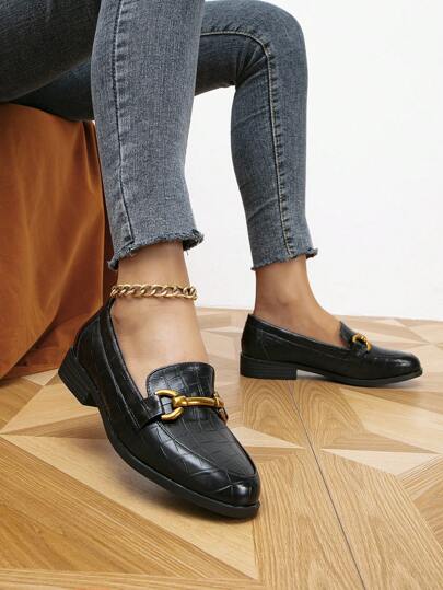 الموضة حذاء لوفر مسطح الى بنقش تمساح بديكور معدني حذاء مسطح سهل الارتداء