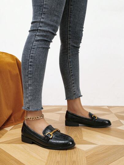 الموضة حذاء لوفر مسطح الى بنقش تمساح بديكور معدني حذاء مسطح سهل الارتداء