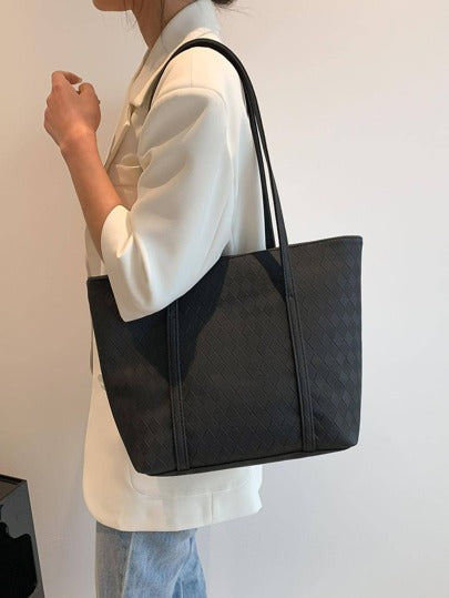 حقيبة كتف مقسمة ذات سعة كبيرة، بطبعة مربعات ملونة وقماش مبطن