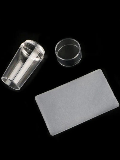 اصنع أطرافًا فرنسية مثالية على الفور باستخدام أداة ختم ومكشطة أظافر من السيليكون الشفاف