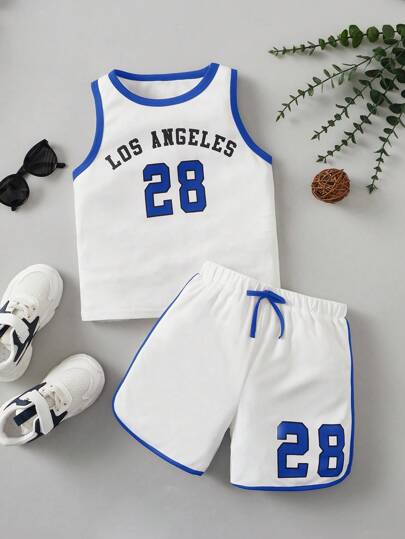 ملابس رياضية أطفال بنطلون ولباس علوي بدون أكمام لصبي صغير مكتوب عليه حروف بتباين الألوان وتفاصيل ملونة