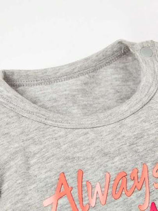 Cozy Pixies مجموعة ملابس مكونة من 3 قطع لحديثي الولادة من البنات، تشمل بلوزة بأكمام فراشية مطبوعة، شورت وفستان