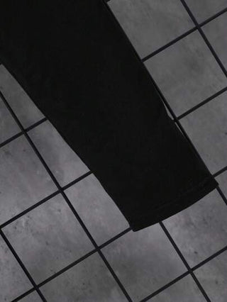 مايوه حريمي قطعة واحدة بدلة رياضية للمراهقين مكونة من تي شيرت بأكمام قصيرة وشورت بطبعات هندسية ورسائل متدرجة اللون، بالإضافة إلى سروال داخلي 2في1